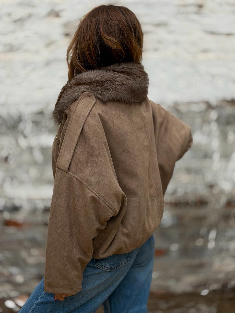 Chaqueta gamuza tachas moka