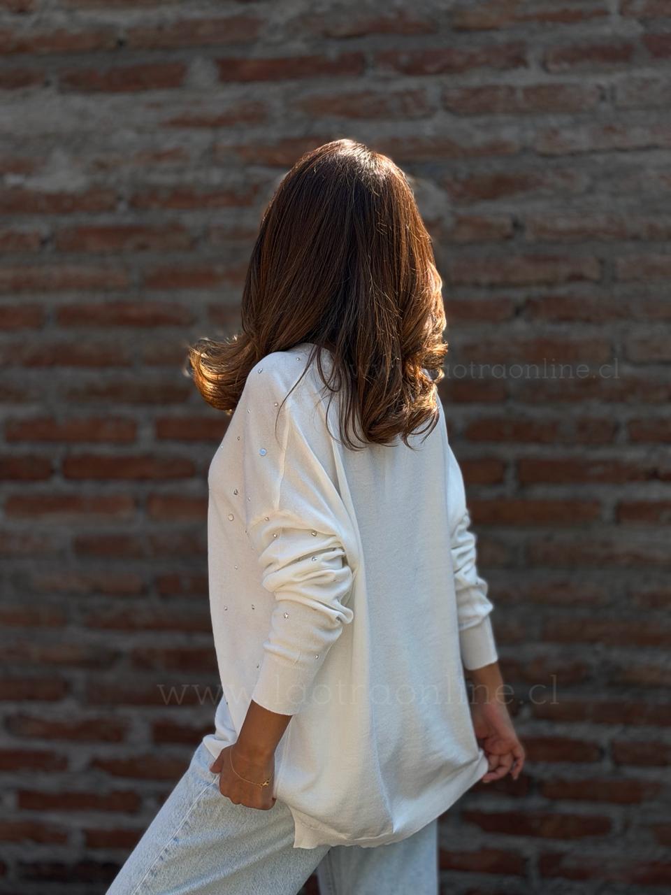 Sweater Tachas crema