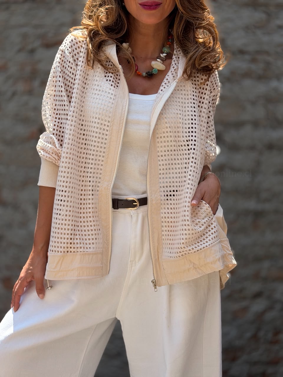 Chaqueta/Corta viento calado beige