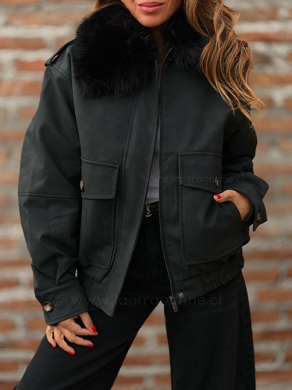 Chaqueta Acolchada simil cuero negro
