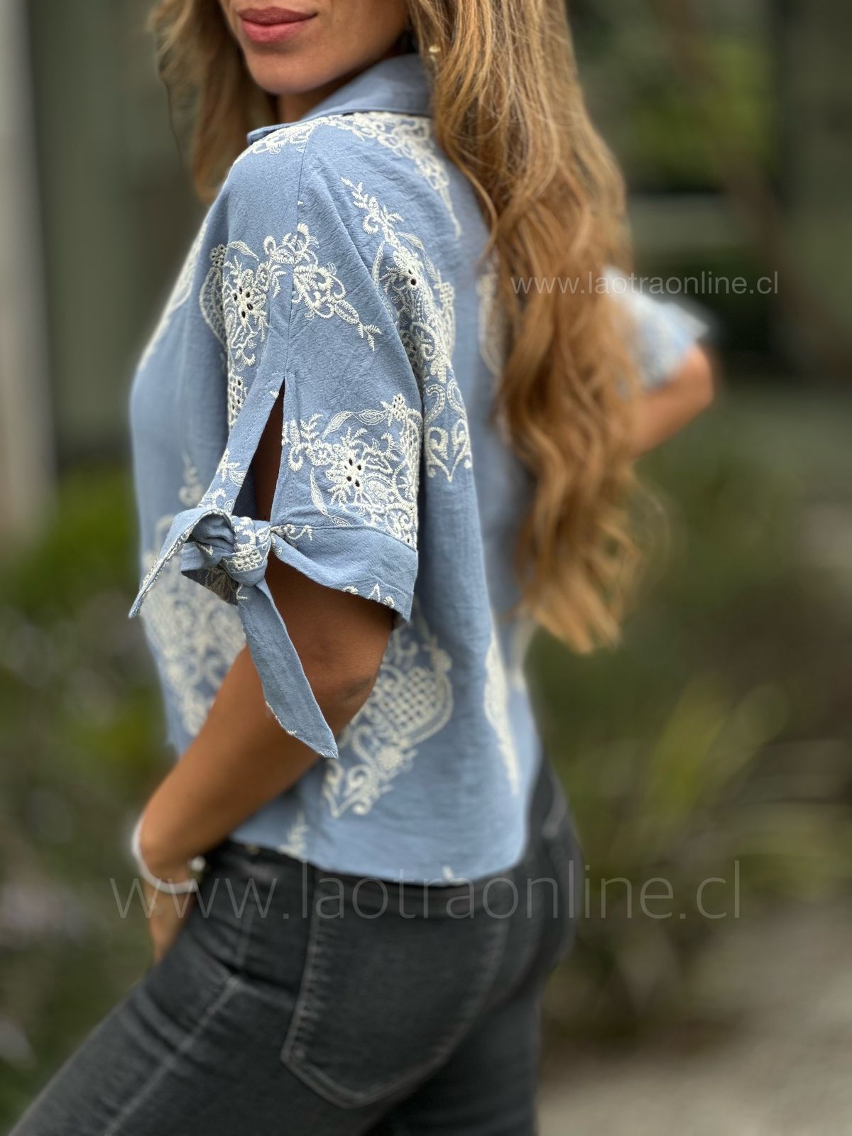 Blusa Nudo Bordada celeste