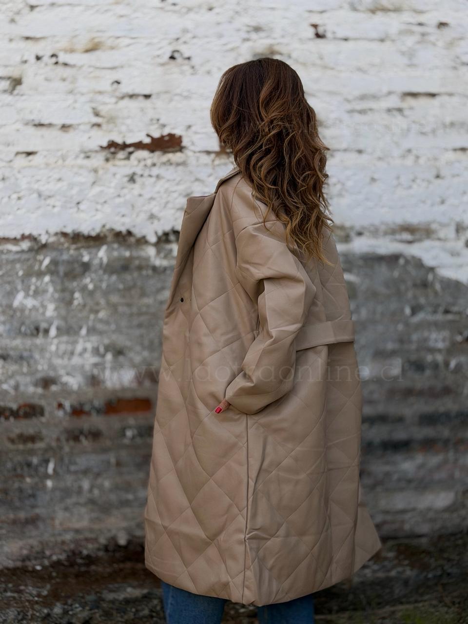 Parca Ecocuero Flo beige