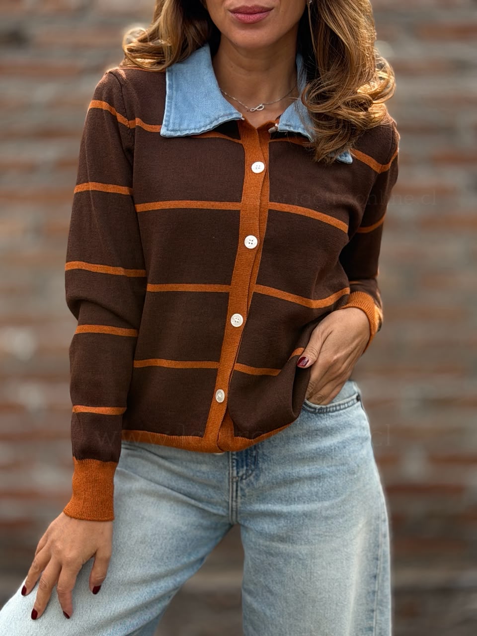 Sweater cuello jeans marrón