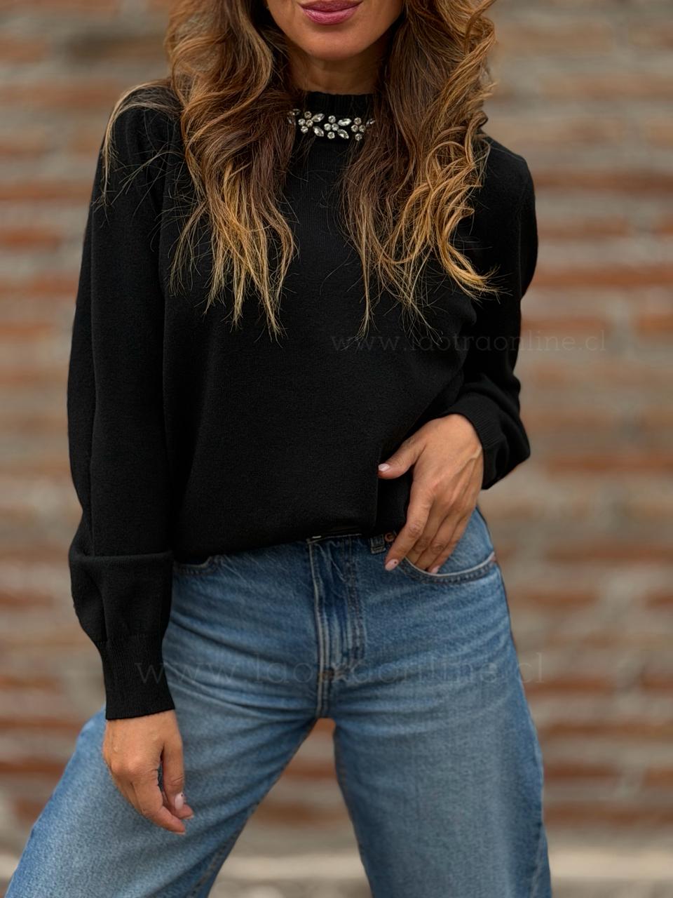 Sweater cuello joya negro
