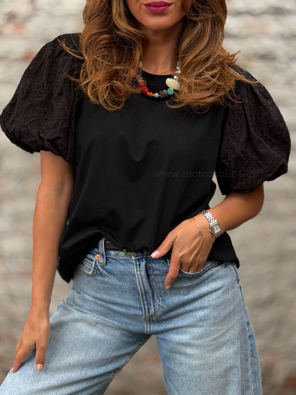 Polera manga bordada abullonada negro