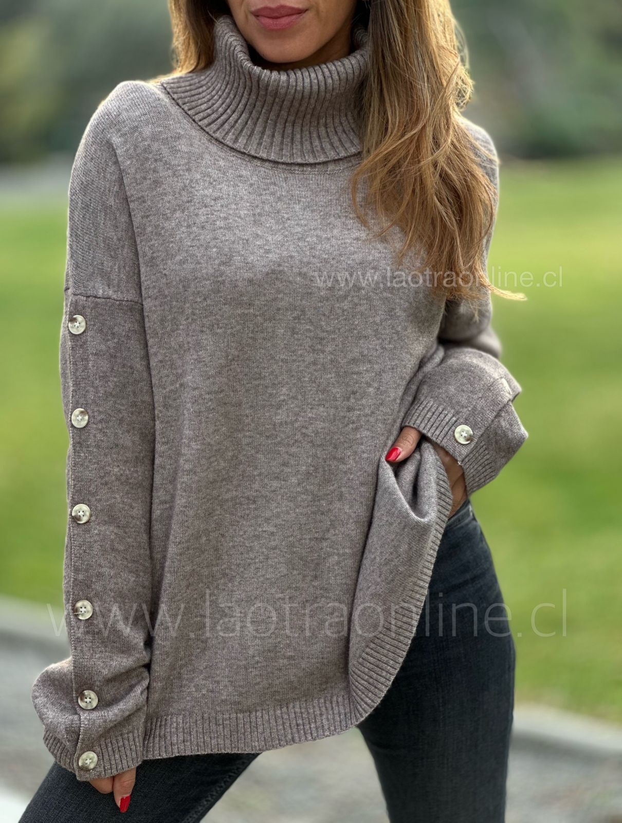 Sweater manga boton taupe