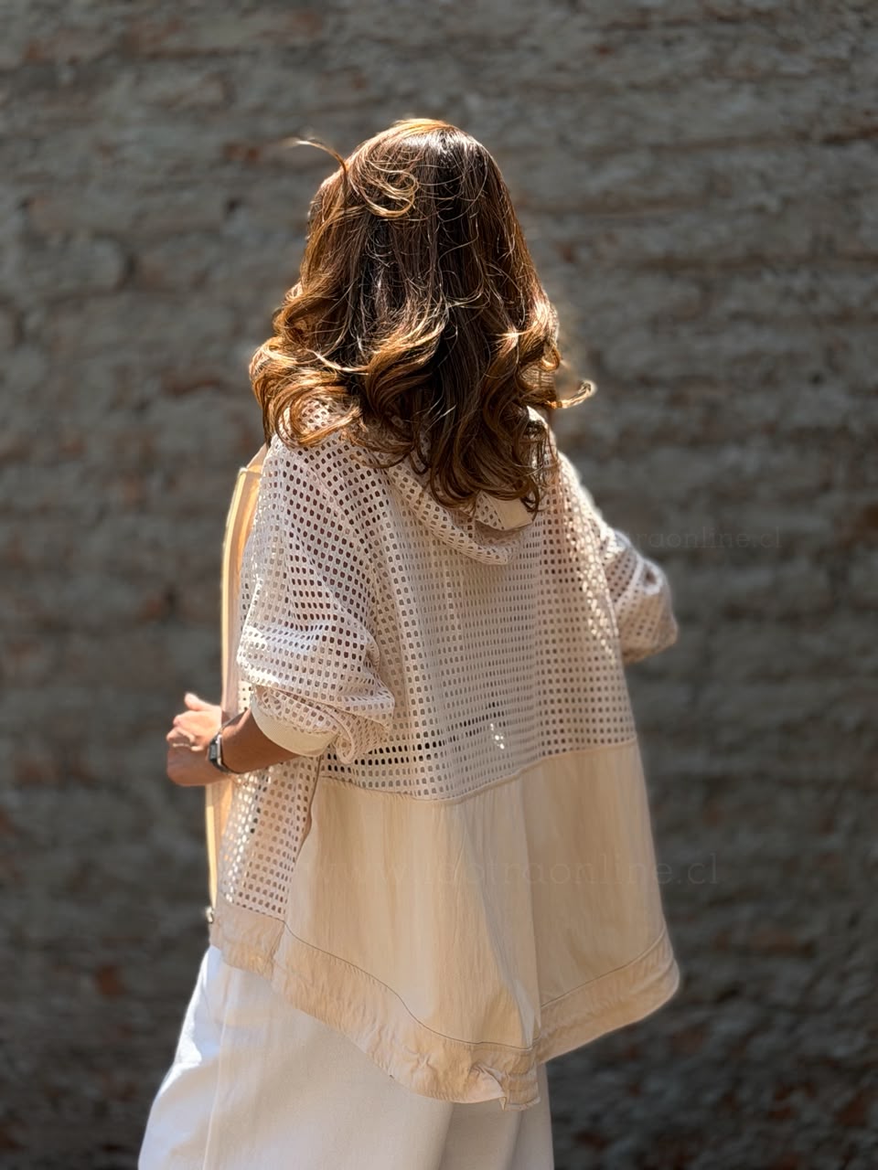 Chaqueta/Corta viento calado beige