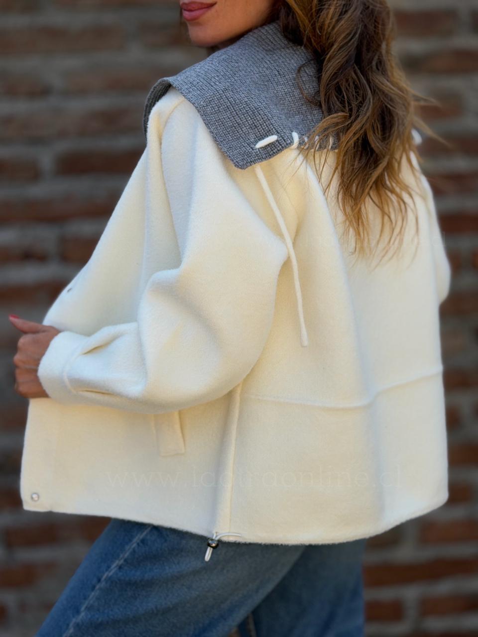 Abrigo Cuello Magestuoso crema