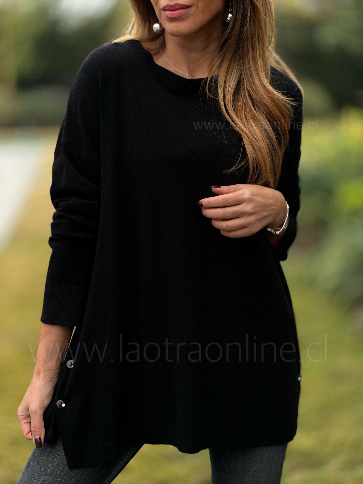 Sweater boton costado negro