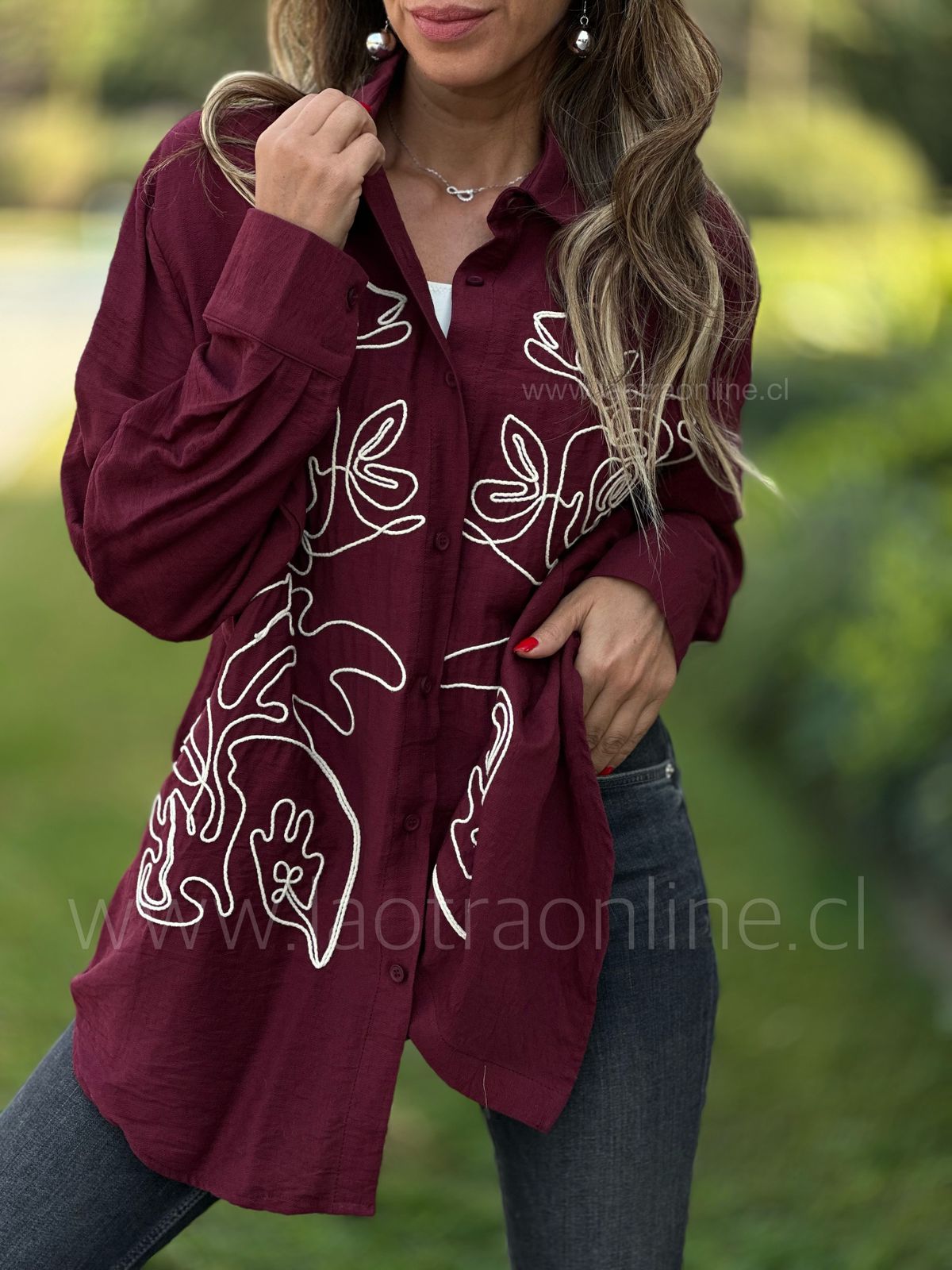 Blusa Bordada cherry