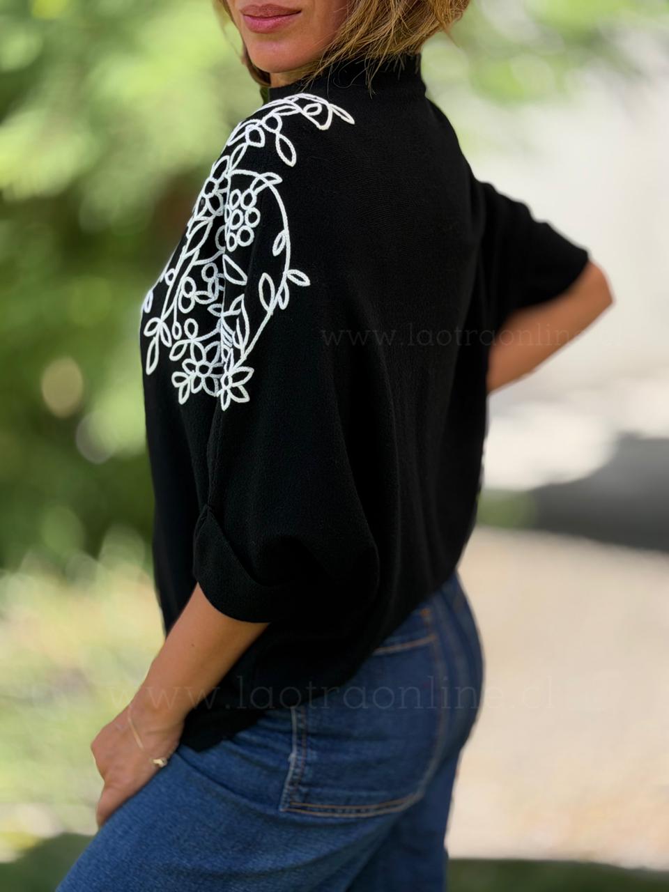 Sweater Bordado negro