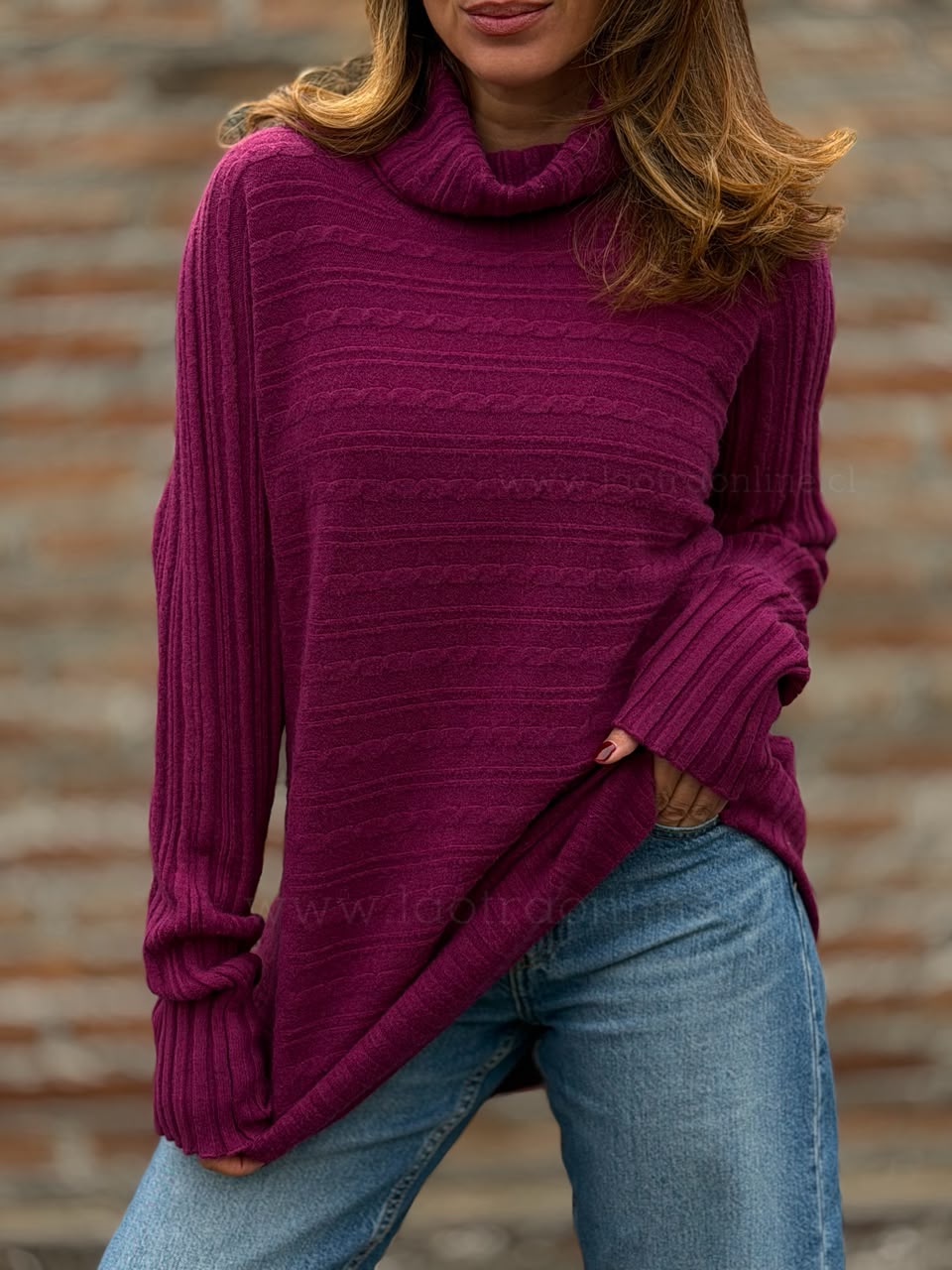 Sweater Trenzas cuello alto uva