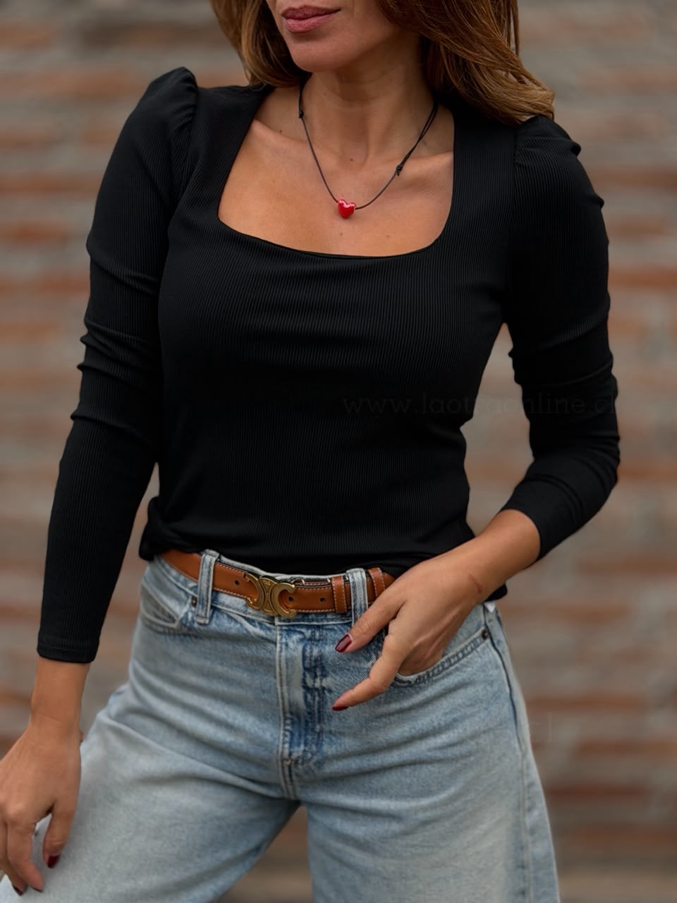 Polera cuello cuadrado negro