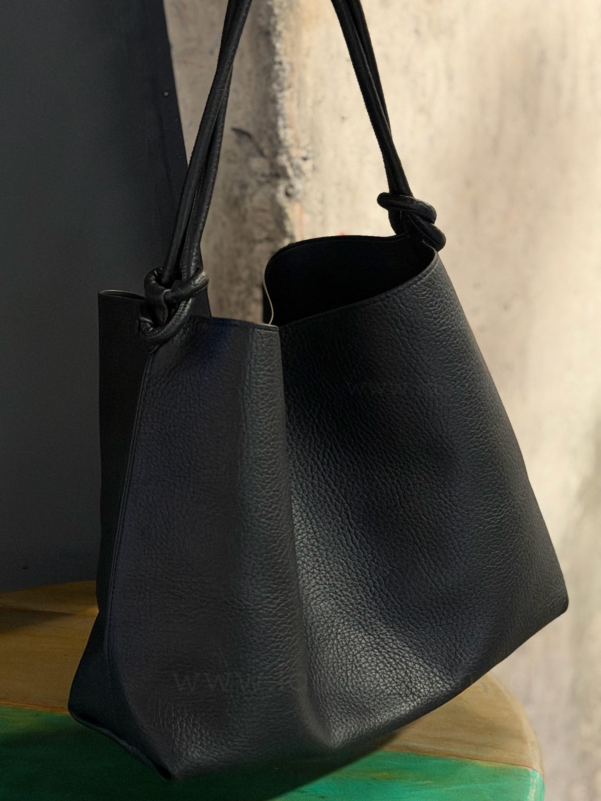 Tote Europeo negro