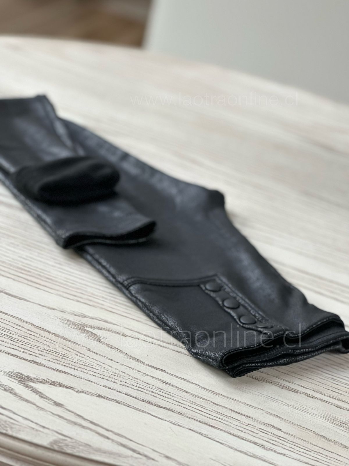 Calza textura botones negro