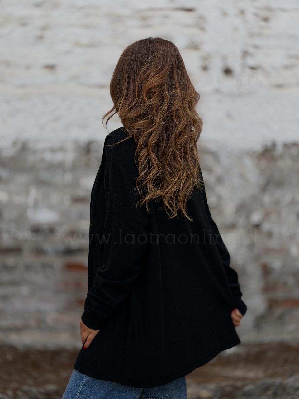 Sweater Cuello trenza cruzado negro