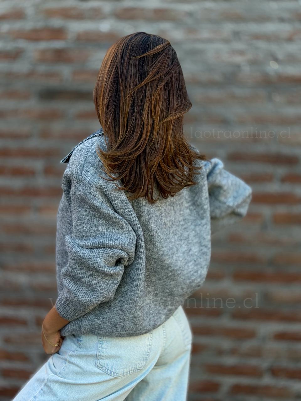 Sweater camisa mentirosa gris