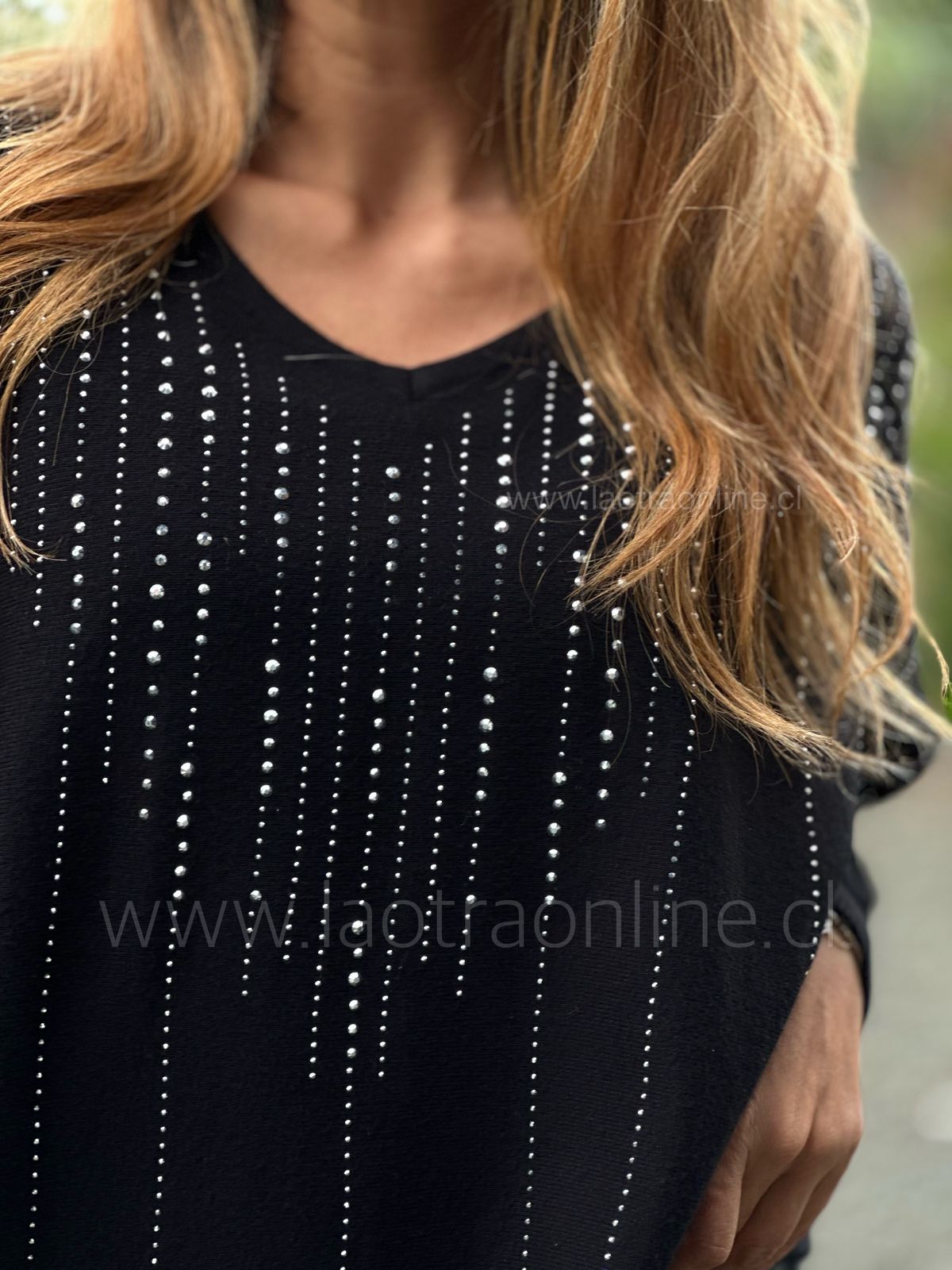 Sweater Tachitas brillo negro