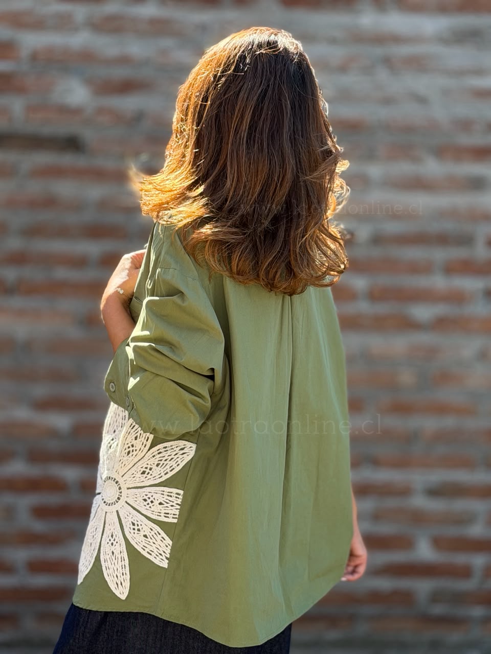 Blusa Flor macramé verde