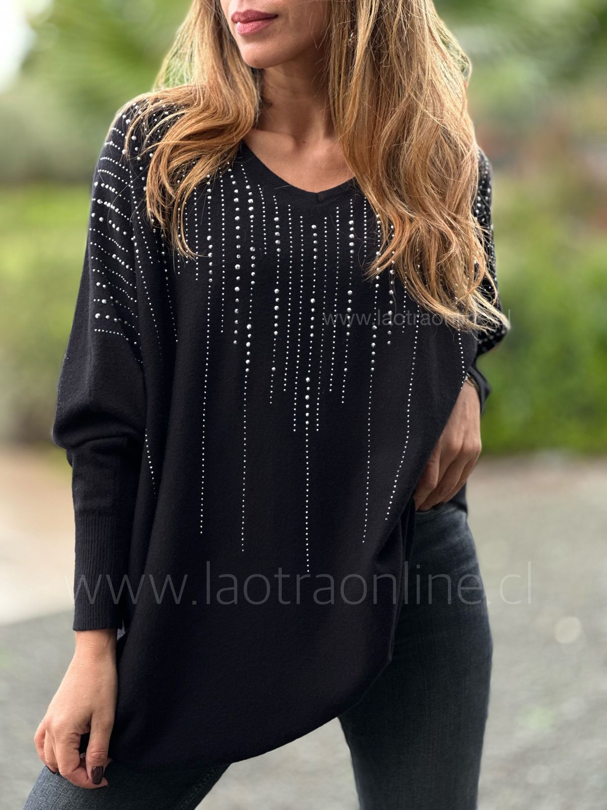 Sweater Tachitas brillo negro