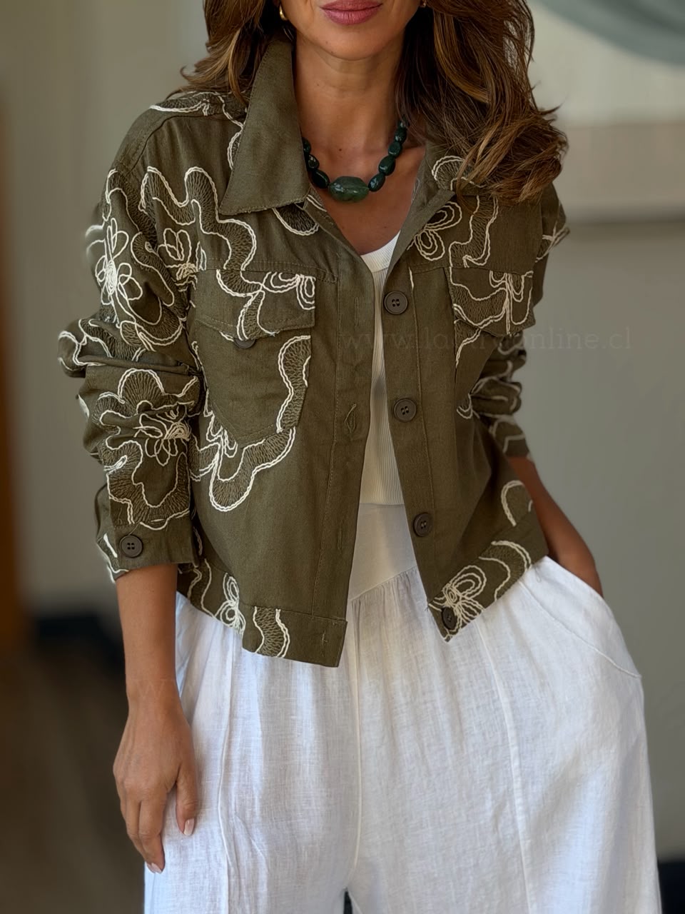 Chaqueta Flores bordada verde