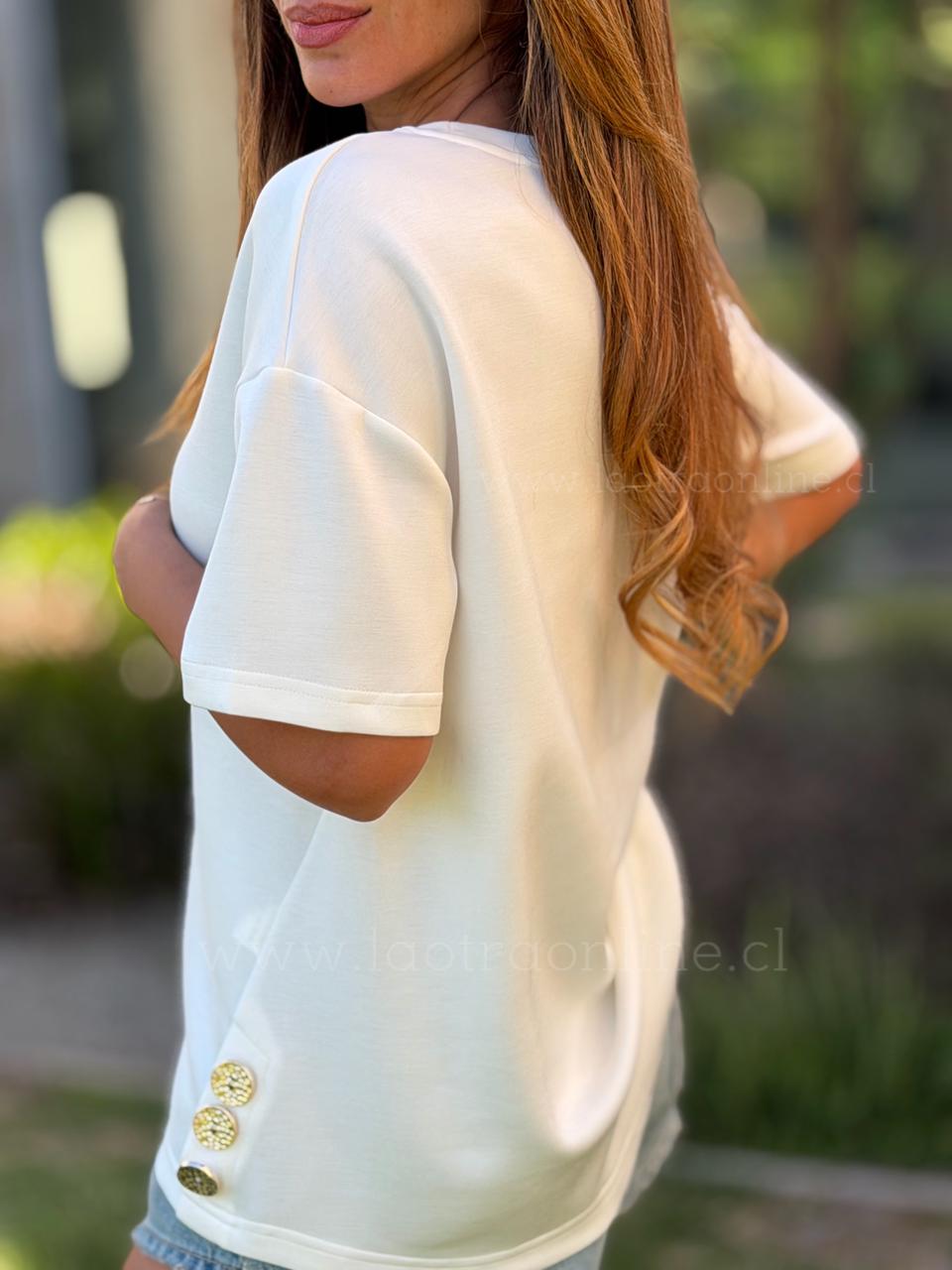 Polera botones dorados blanco