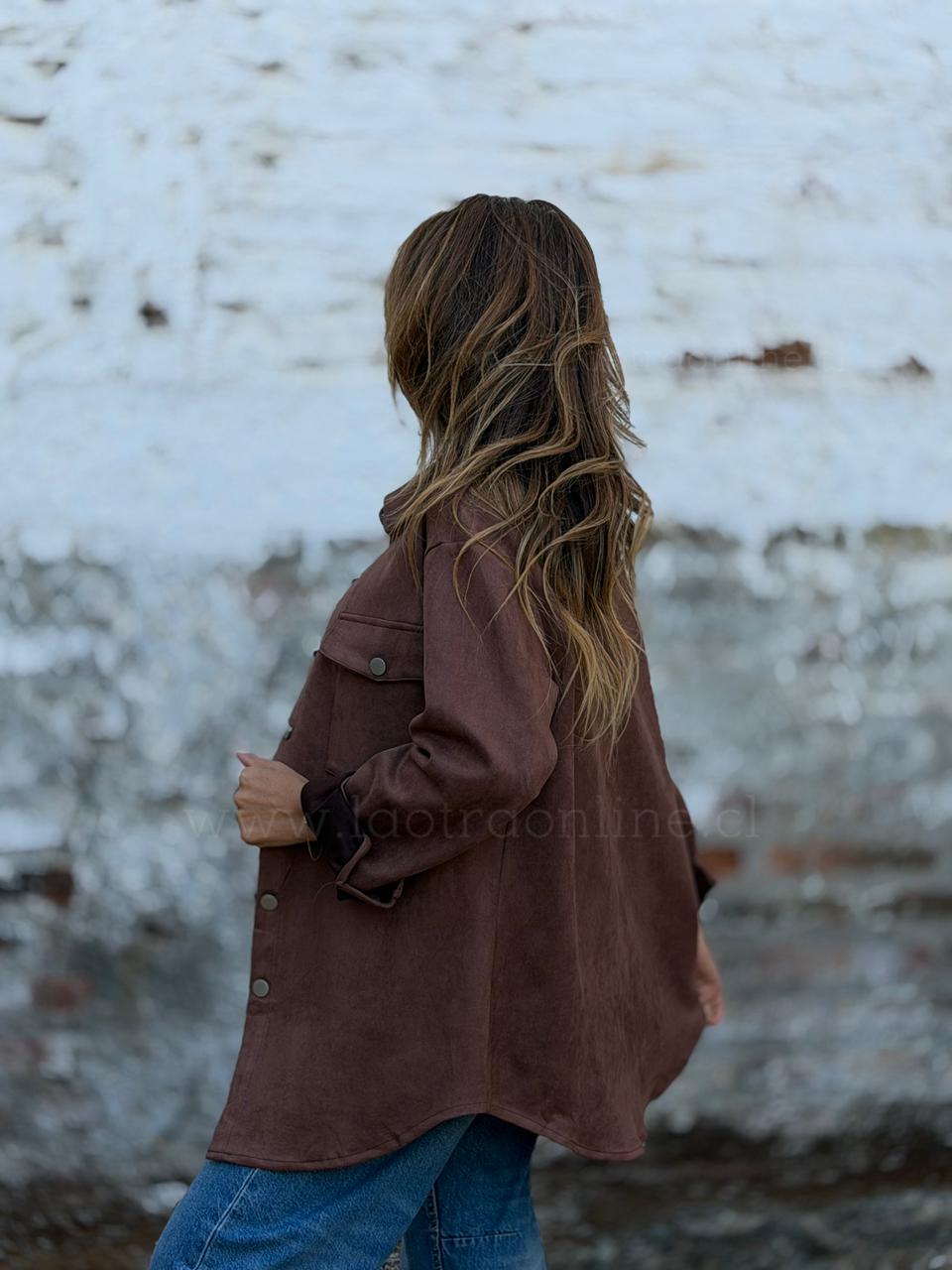 Sobre camisa Suede marrón