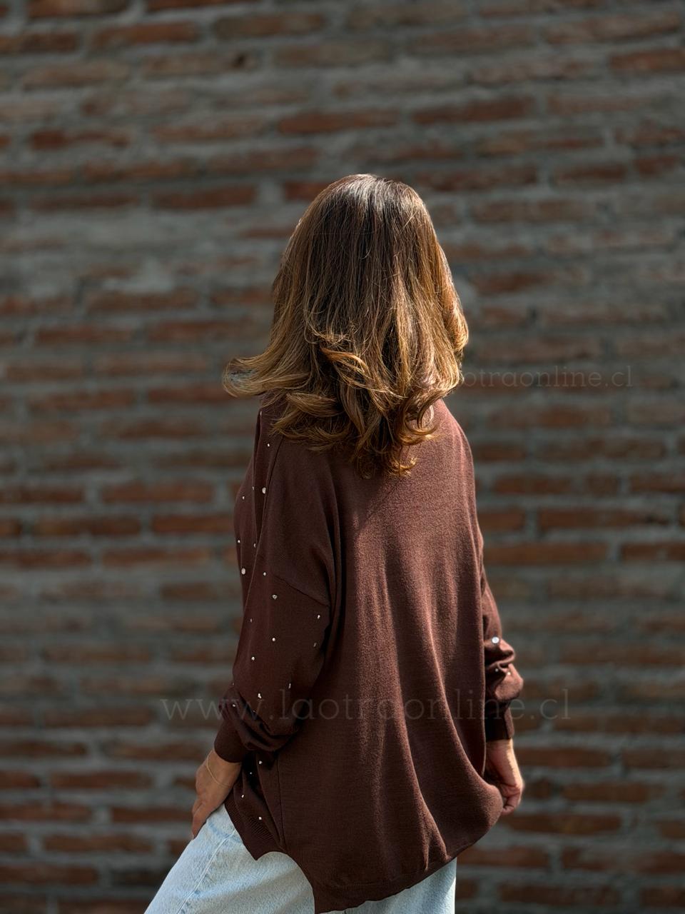 Sweater Tachas marrón