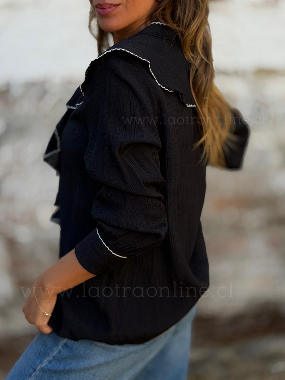 Blusa Vuelitos bordado negro