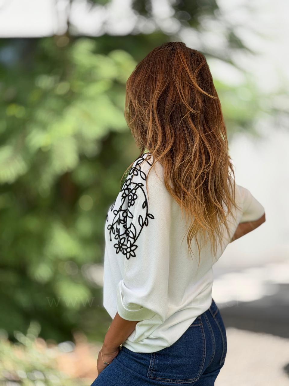 Sweater Bordado blanco