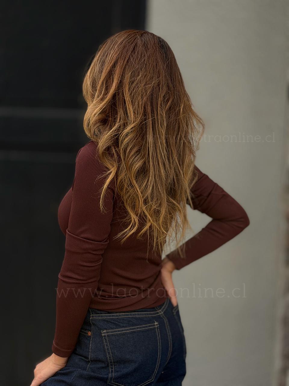 Polera Cuello V contenedora marrón