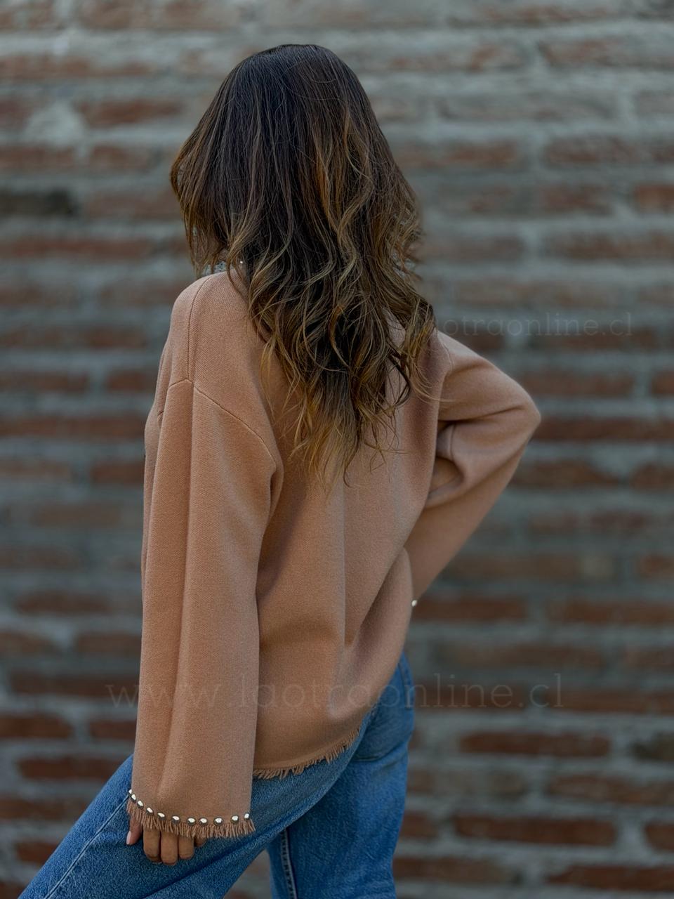 Sweater Flecos tacha camel