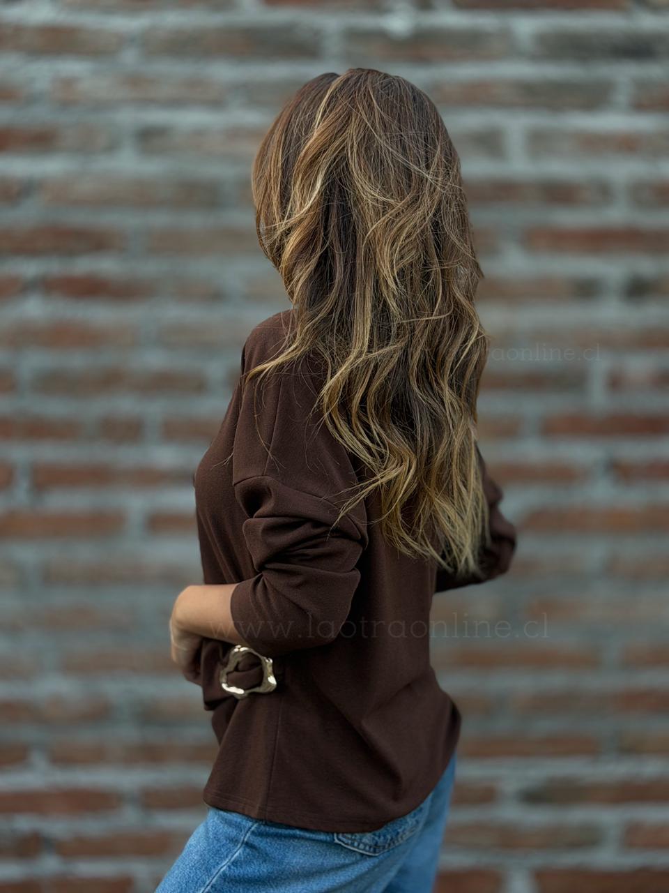 Sweater broche marrón