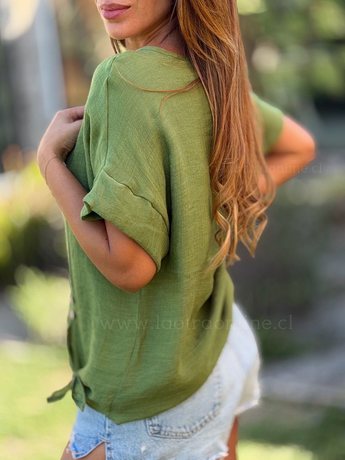 Polera Nudo botones verde