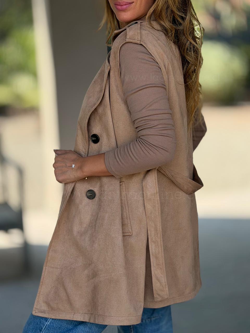 Abrigo sin manga suede camel