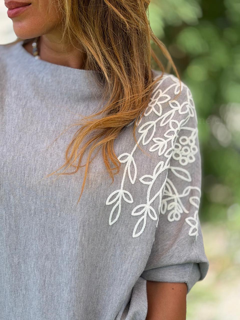 Sweater Bordado gris
