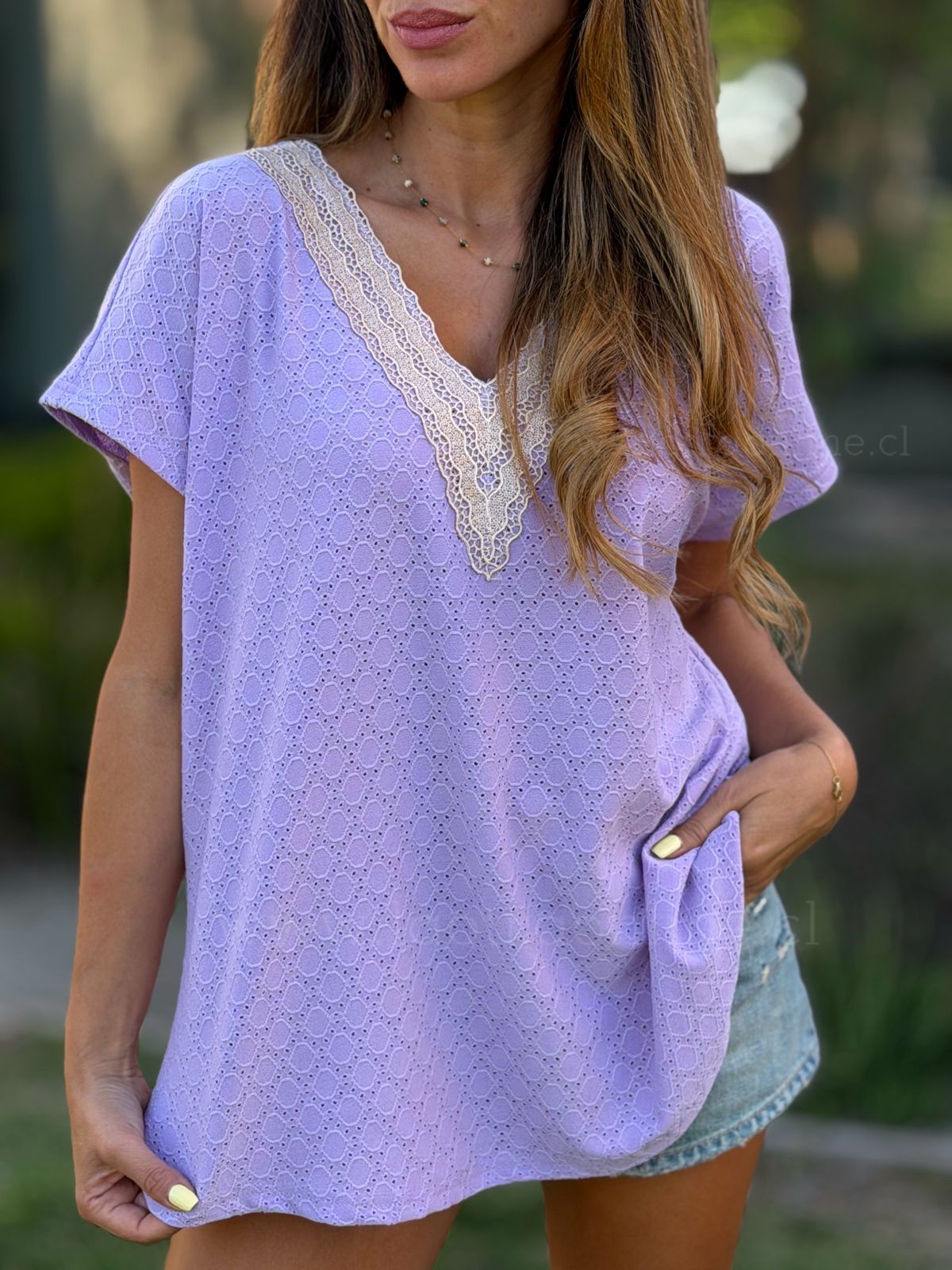 Polera cuello V lavanda