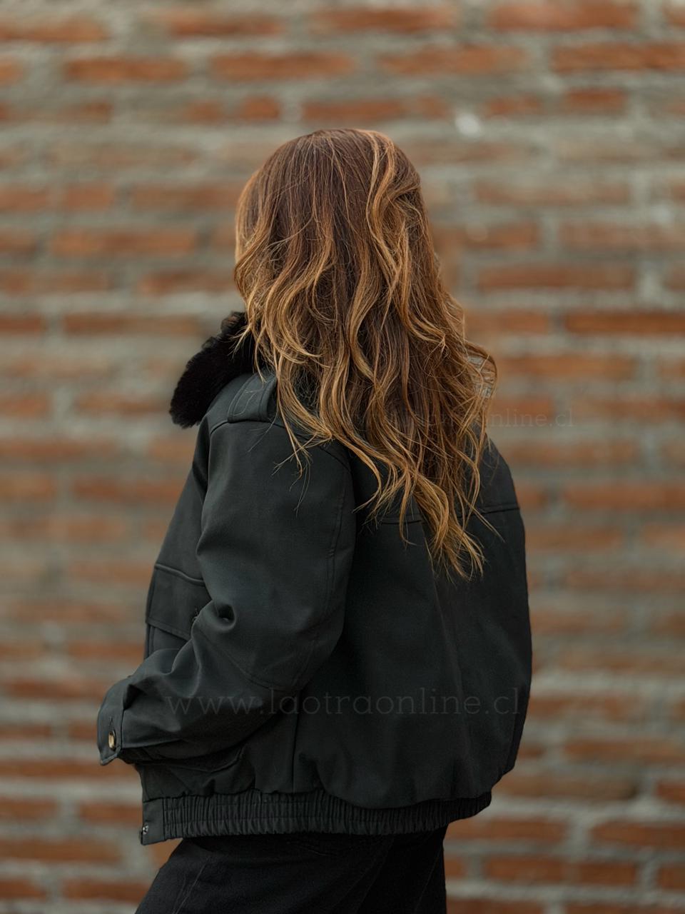 Chaqueta Acolchada simil cuero negro